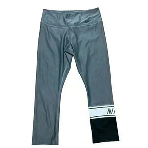 Nike Women's Power Victory Training Crop Leggings‎